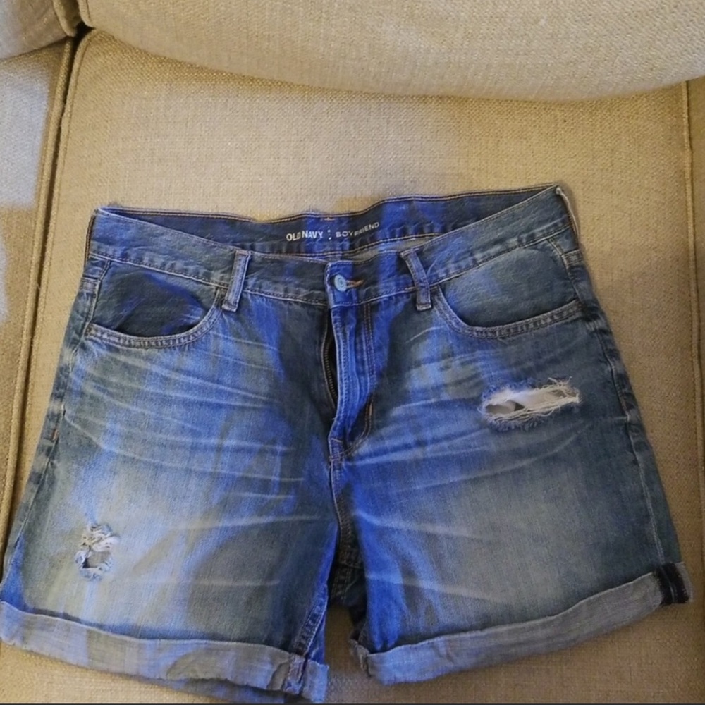 Old Navy Distressed Boyfriend shorts 5”
